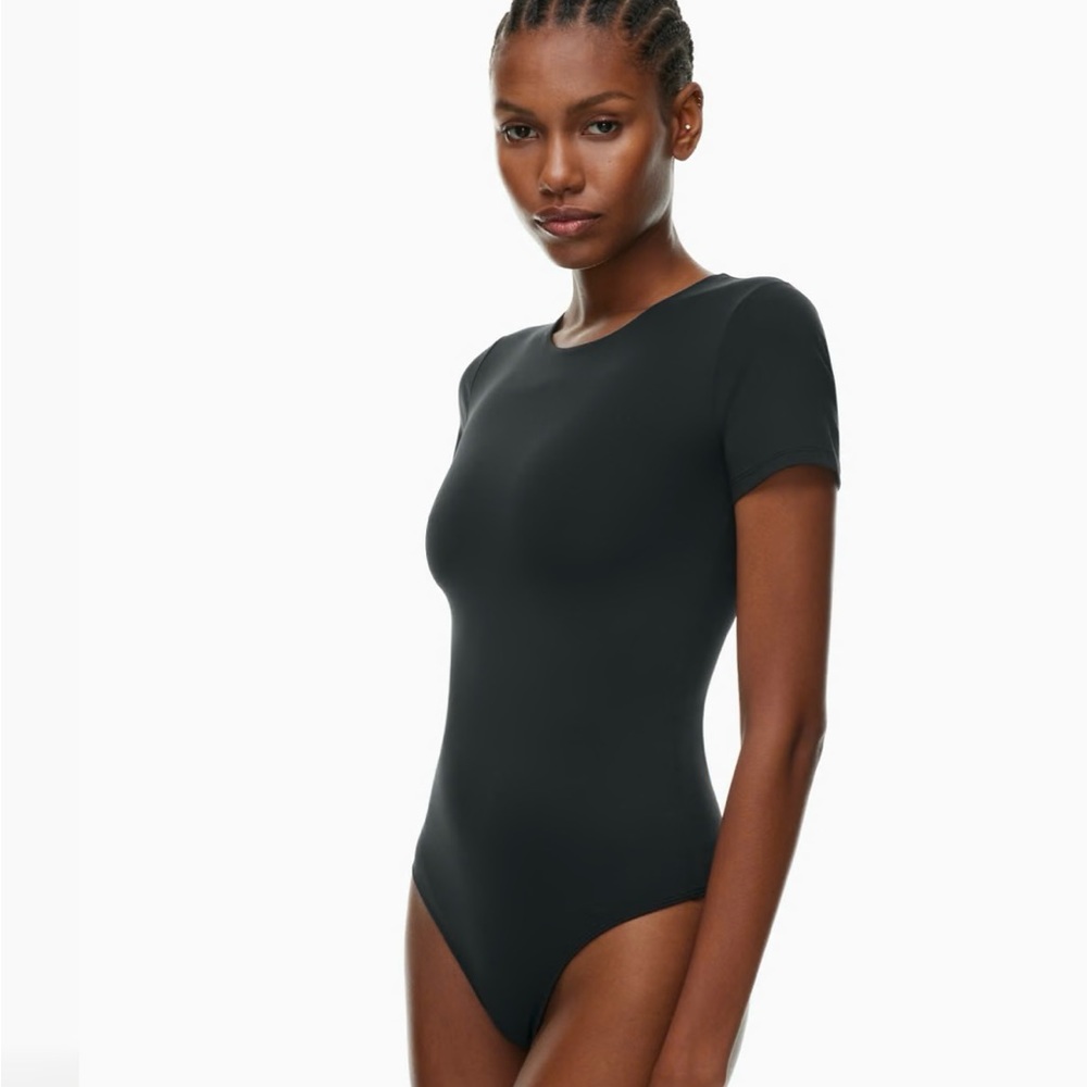 Babaton Aritizia Contour Crew Shortsleeve Bodysuit Women’s 1X Black Lined Thong